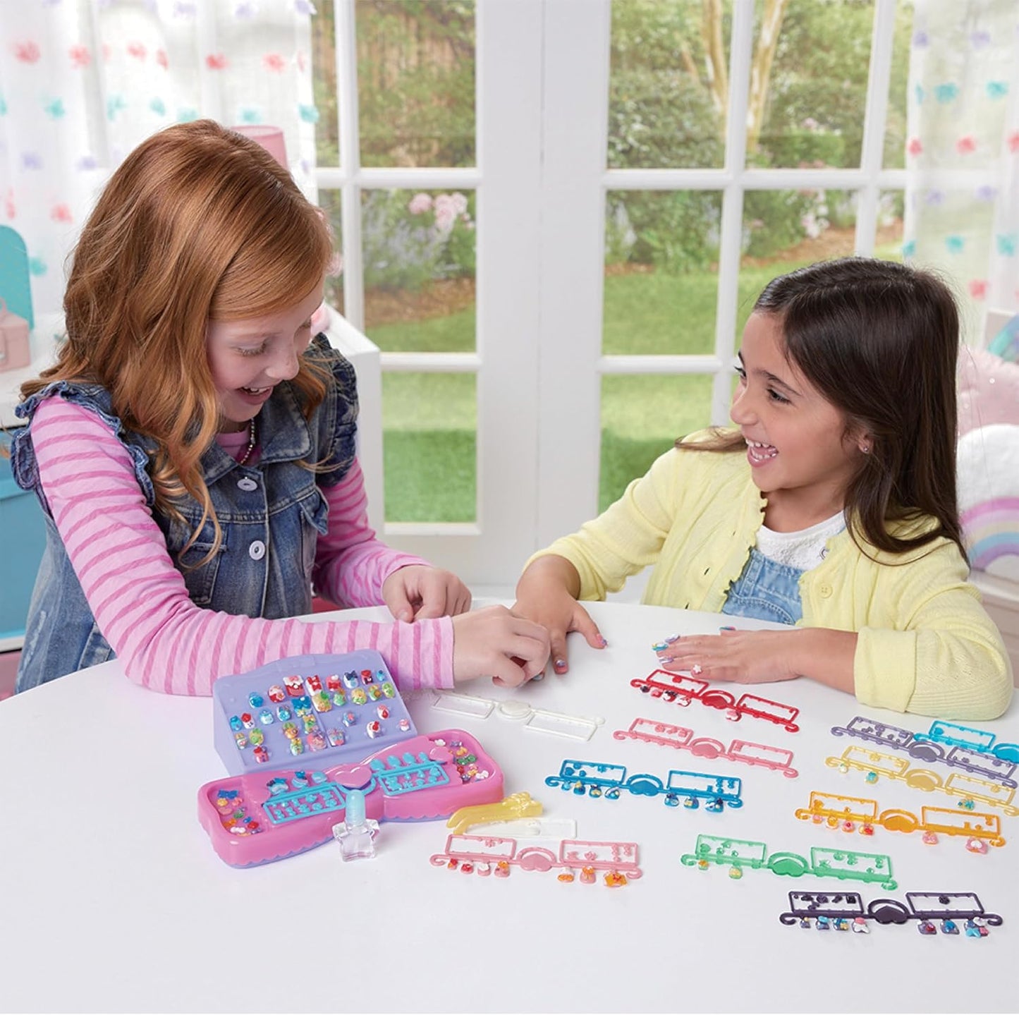 Aquabeads Design 'n Display Nail Studio