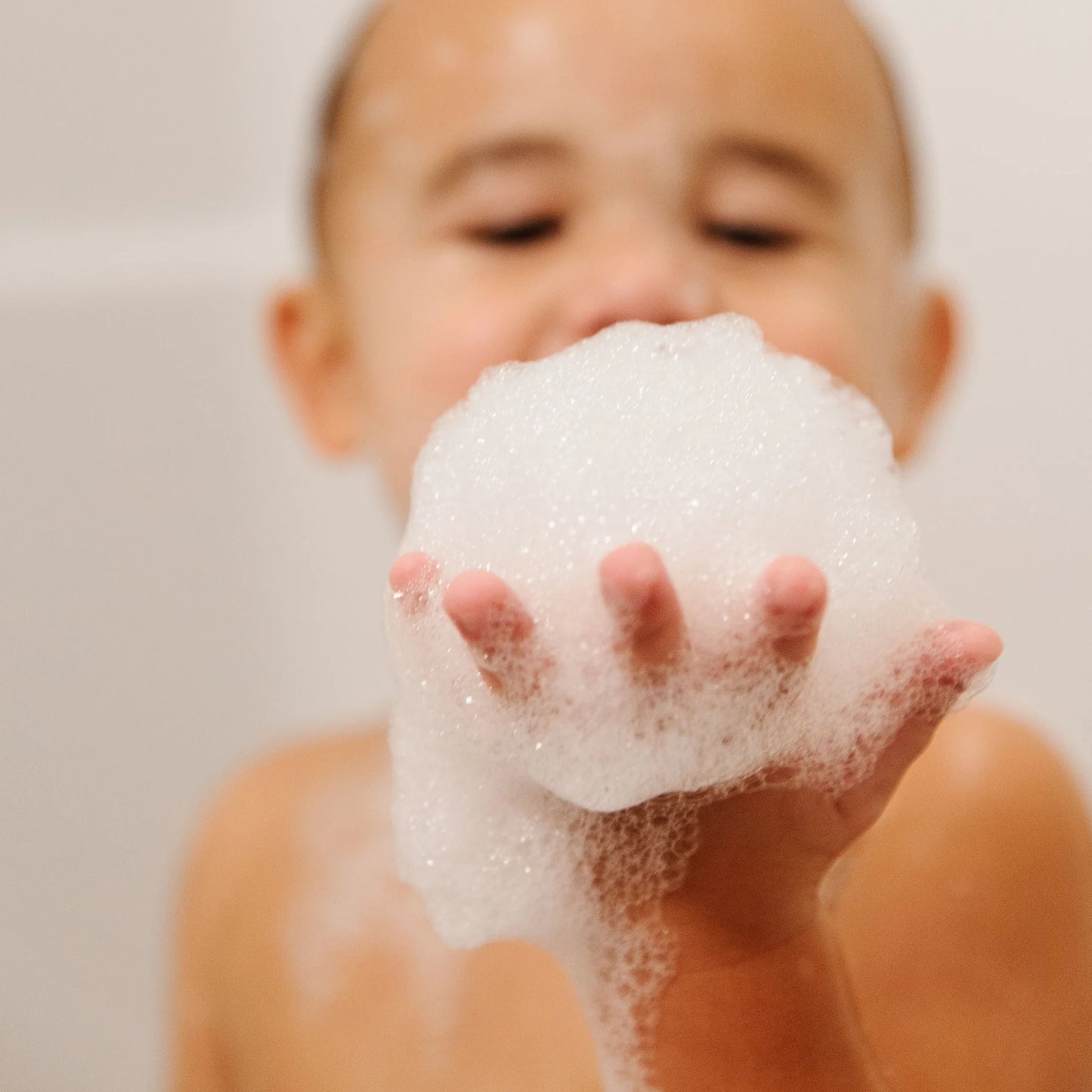 Bouncing Baby Bubbles 16oz Créme Douce