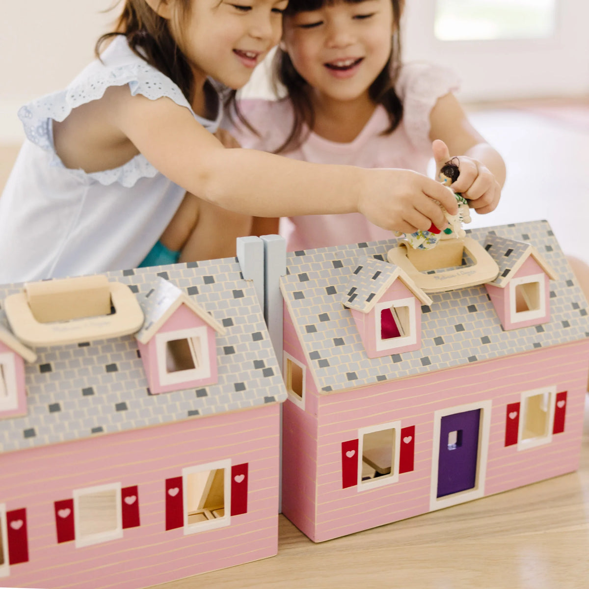 Fold & Go Dollhouse